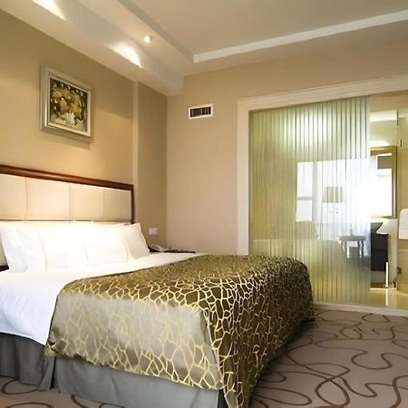 Nanchang Galactic Peace International Hotel Екстериор снимка