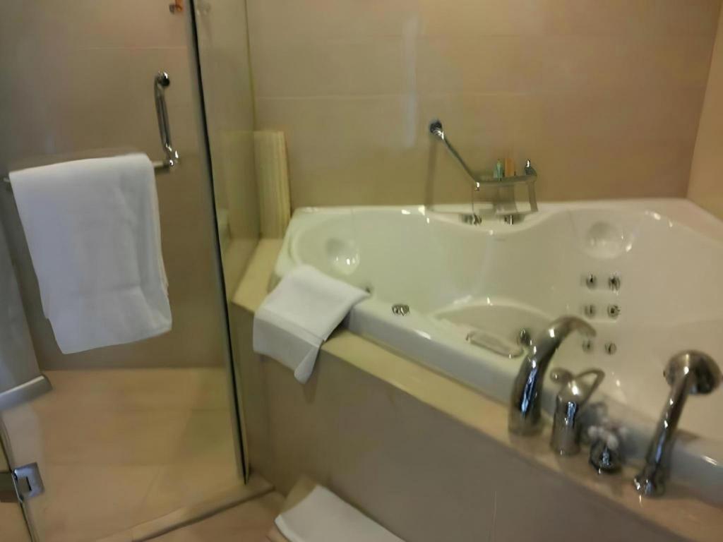 Nanchang Galactic Peace International Hotel Екстериор снимка