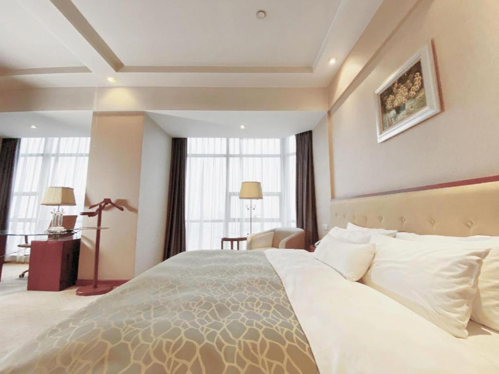 Nanchang Galactic Peace International Hotel Екстериор снимка