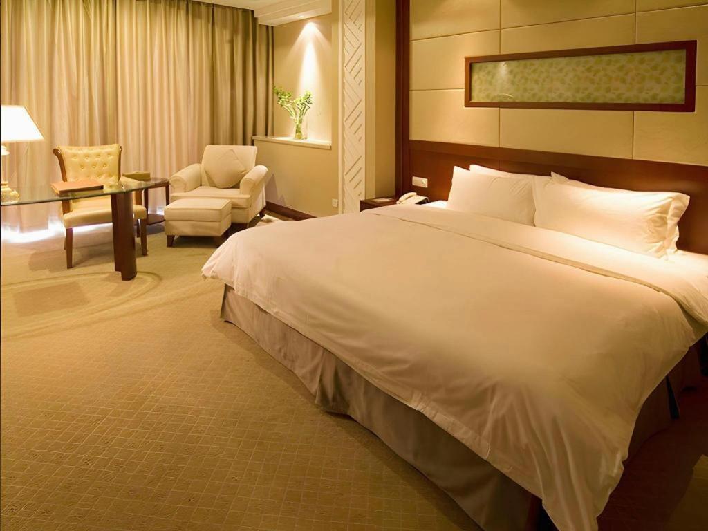 Nanchang Galactic Peace International Hotel Екстериор снимка